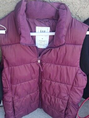Womens Quilted Vest, Burgundy Color. Great Condition.